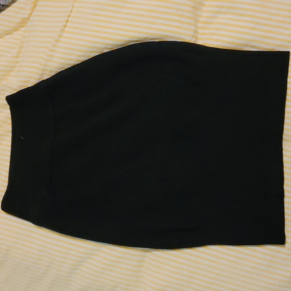 Black mini skirt - Picture 1 of 4